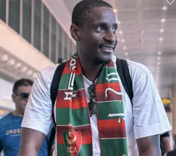 أمن الجزائر يوقف المدرب رولاني موكوينا بمطار هواري بومدين